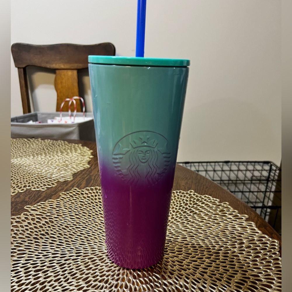 Starbucks 2021 - Winter